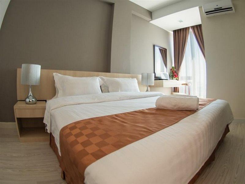 Sky Hotel Kota Kinabalu Dış mekan fotoğraf