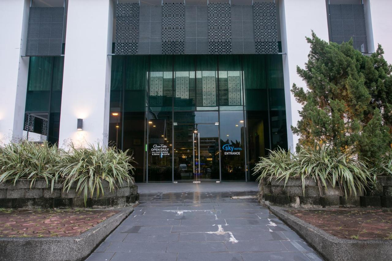 Sky Hotel Kota Kinabalu Dış mekan fotoğraf