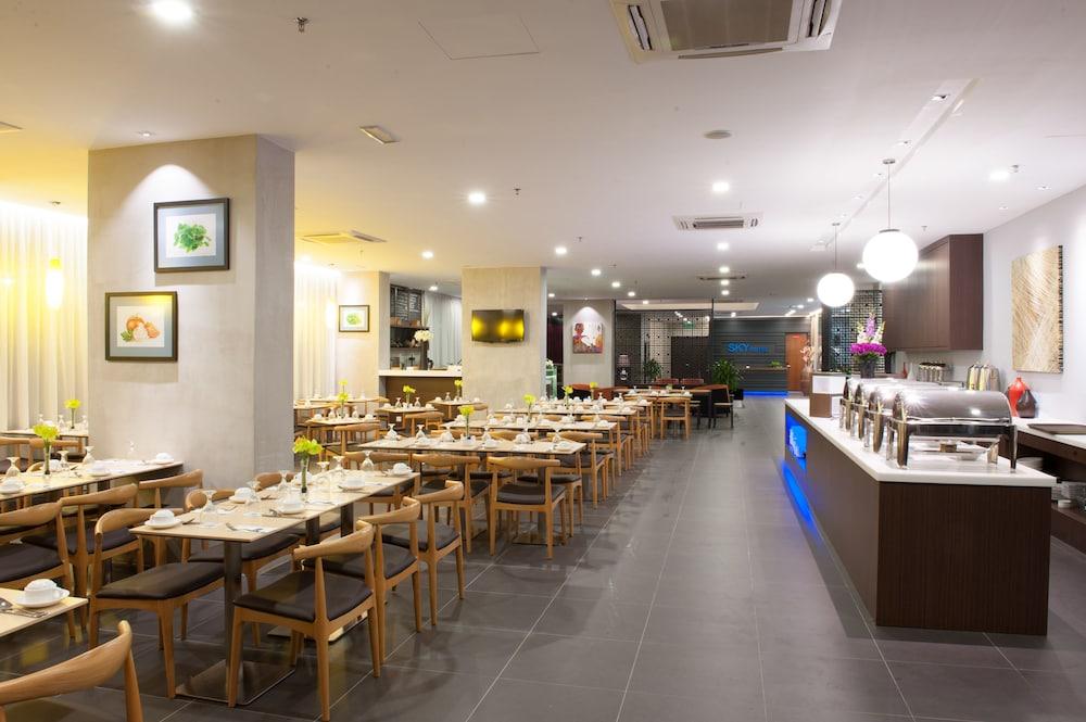 Sky Hotel Kota Kinabalu Dış mekan fotoğraf