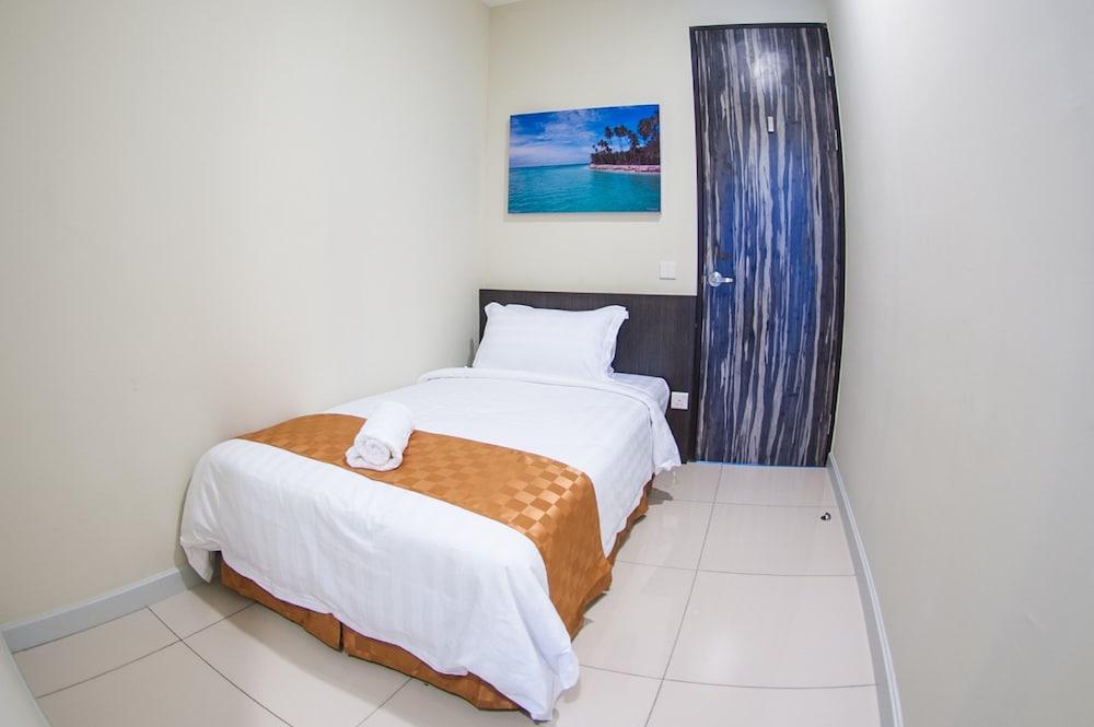 Sky Hotel Kota Kinabalu Dış mekan fotoğraf